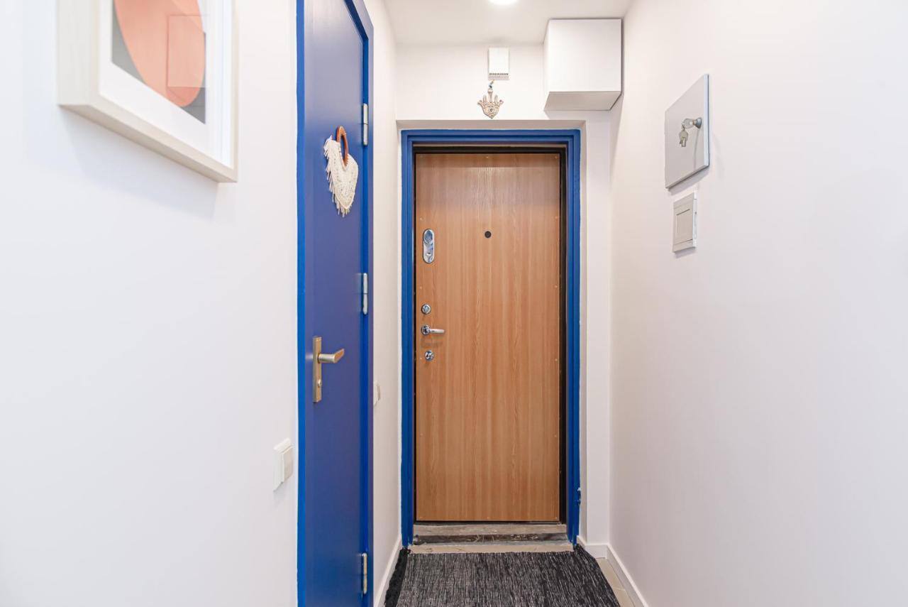 Slow-down, Relax, Take It Easy In Artsy Oasy Apartamento